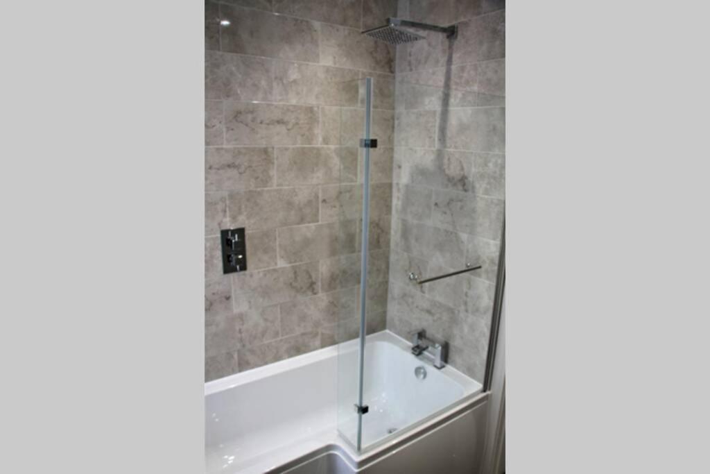 The Alvaros Apartment Southend-on-Sea Esterno foto