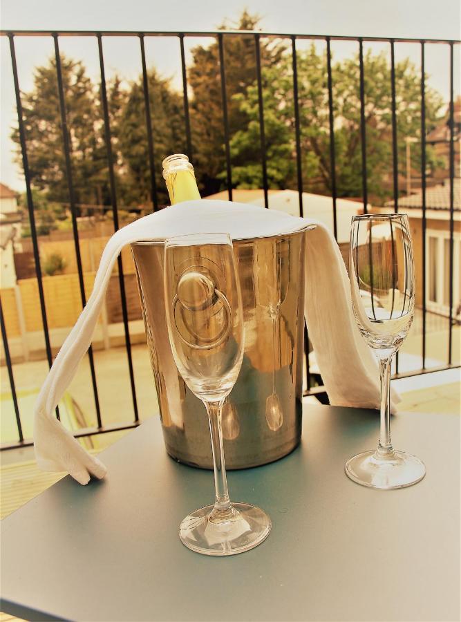 The Alvaros Apartment Southend-on-Sea Esterno foto